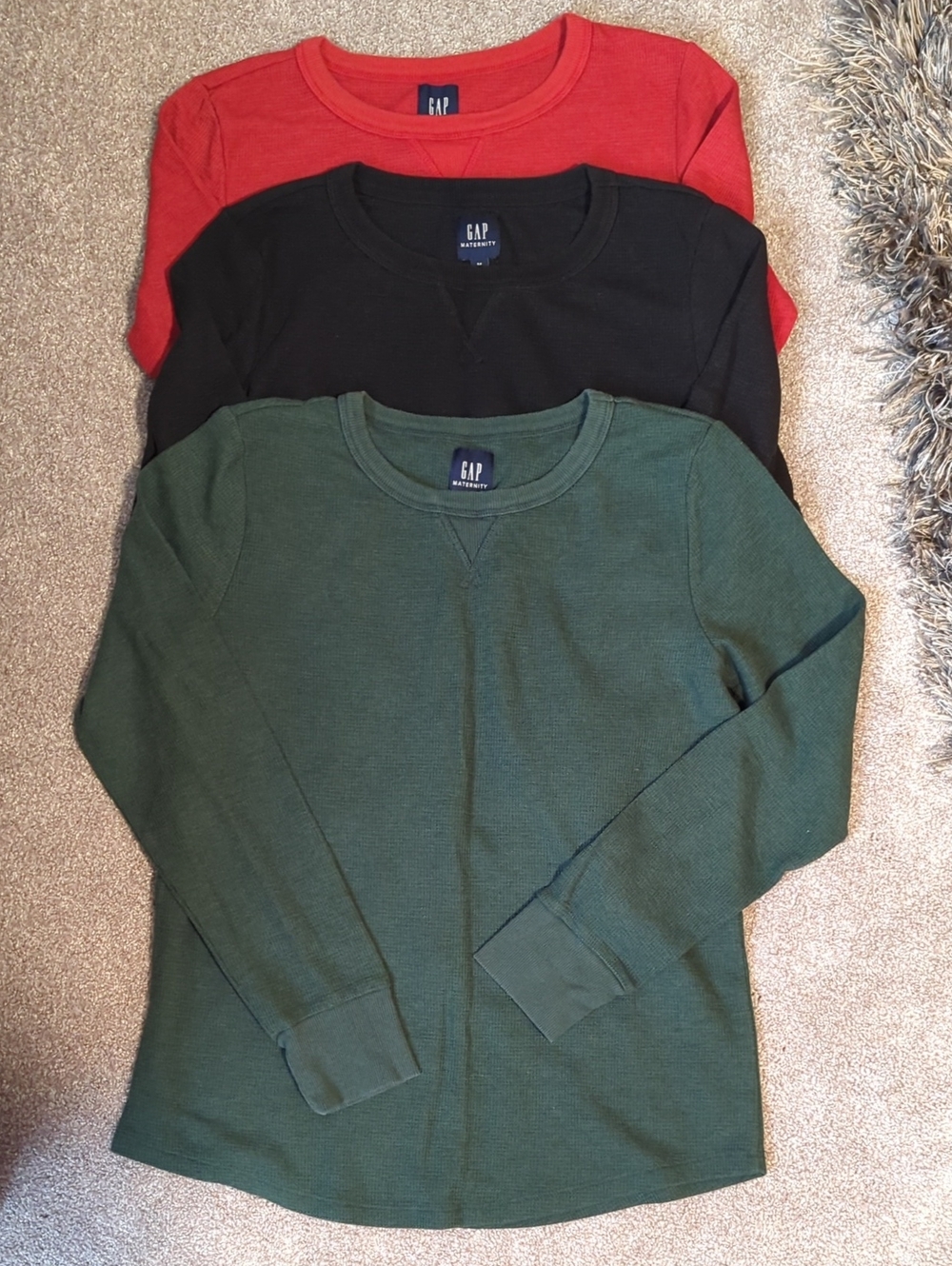 GAP Three-Pack Crewneck Maternity Thermals in Red, Black & Forest Green Size M